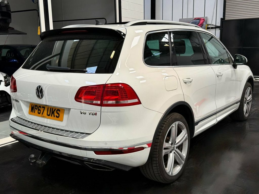 Volkswagen Touareg 3L R-line Plus White #4