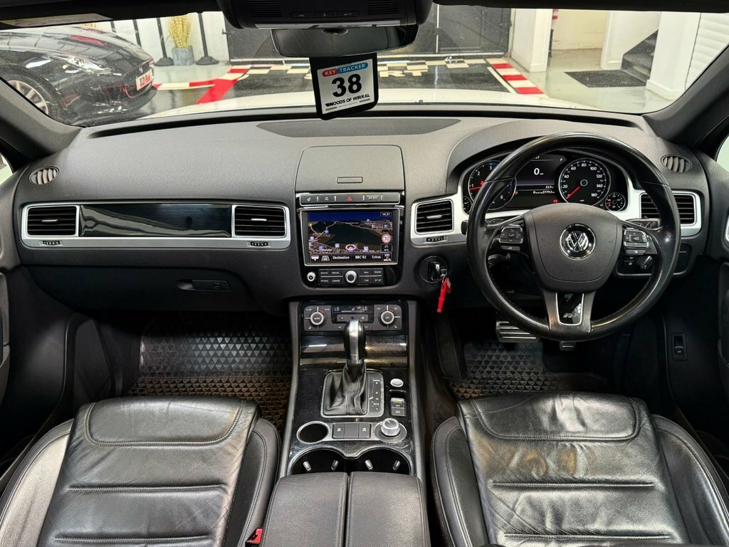 Volkswagen Touareg 3L R-line Plus White #2