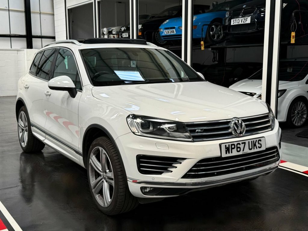 Volkswagen Touareg 3L R-line Plus White