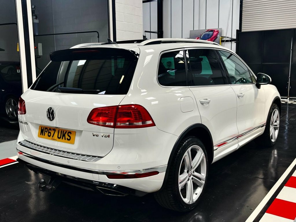 Volkswagen Touareg 3L R-line Plus White #4