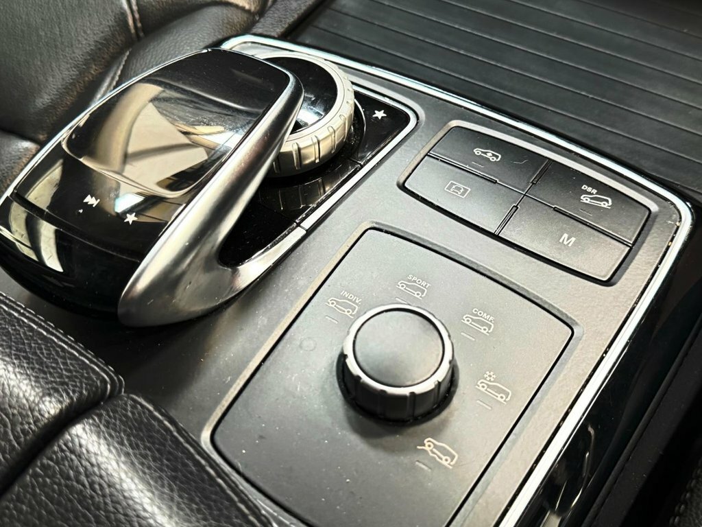Mercedes-Benz GLE Class Gle 250D 4Matic Amg Line Premium 9G-tronic White #24