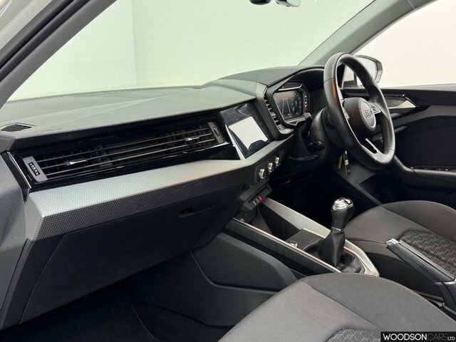 Audi A1 2022 1.0 Tfsi 25 Sport Sportback White #4