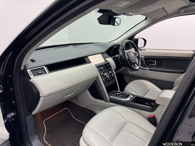 Land Rover Discovery Sport 2017 2.0 Td4 Hse Black Suv 4Wd Eur Black #3