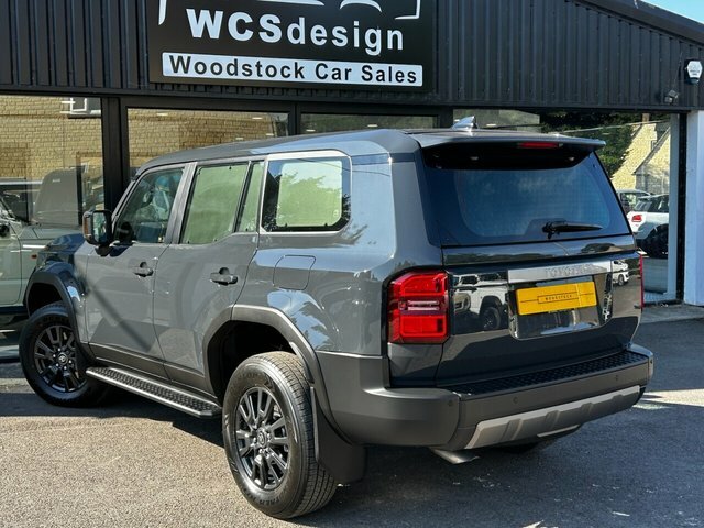 Toyota Land Cruiser Mpv Grey #2