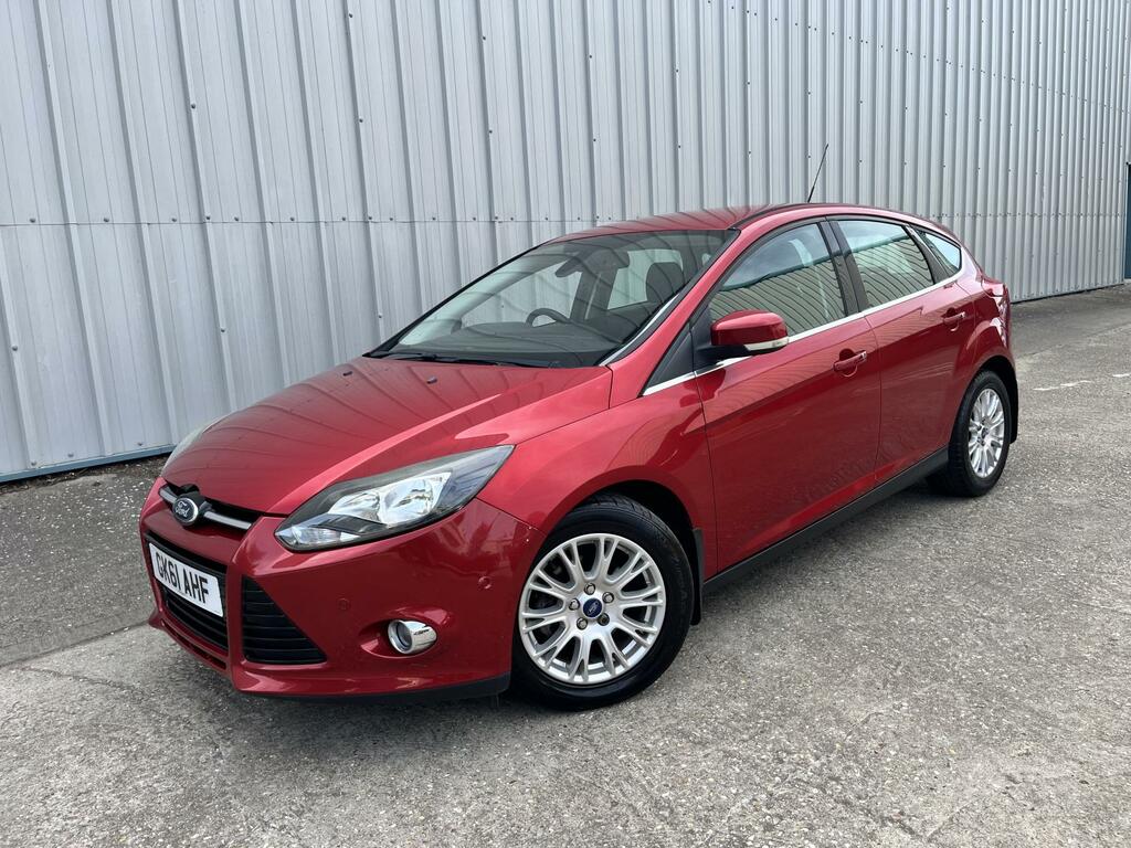 Ford Focus Titanium Red