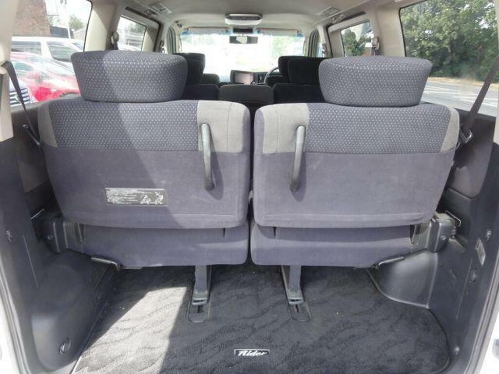Nissan Elgrand 2.5 186 Bhp White #22