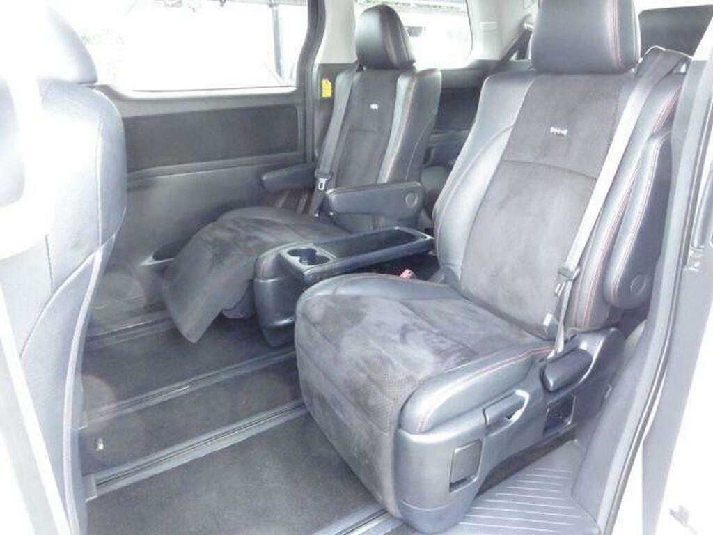 Toyota Vellfire 2.4 Hybrid Efour White #14