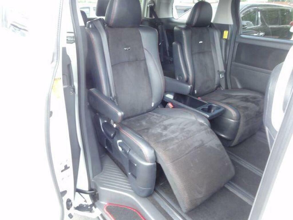 Toyota Vellfire 2.4 Hybrid Efour White #13