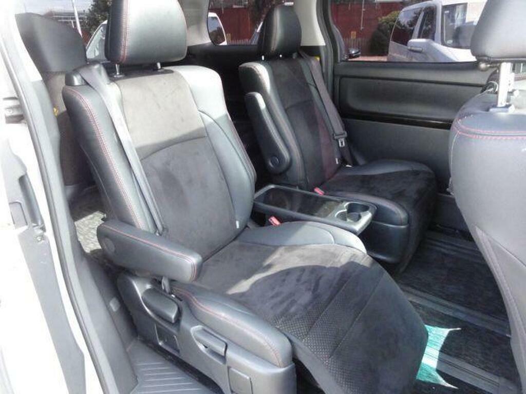 Toyota Vellfire Petrol White #3