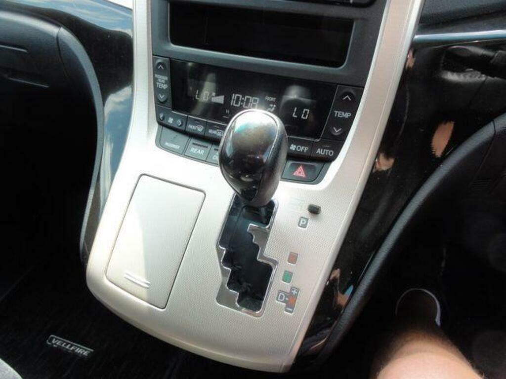 Toyota Vellfire Petrol White #5