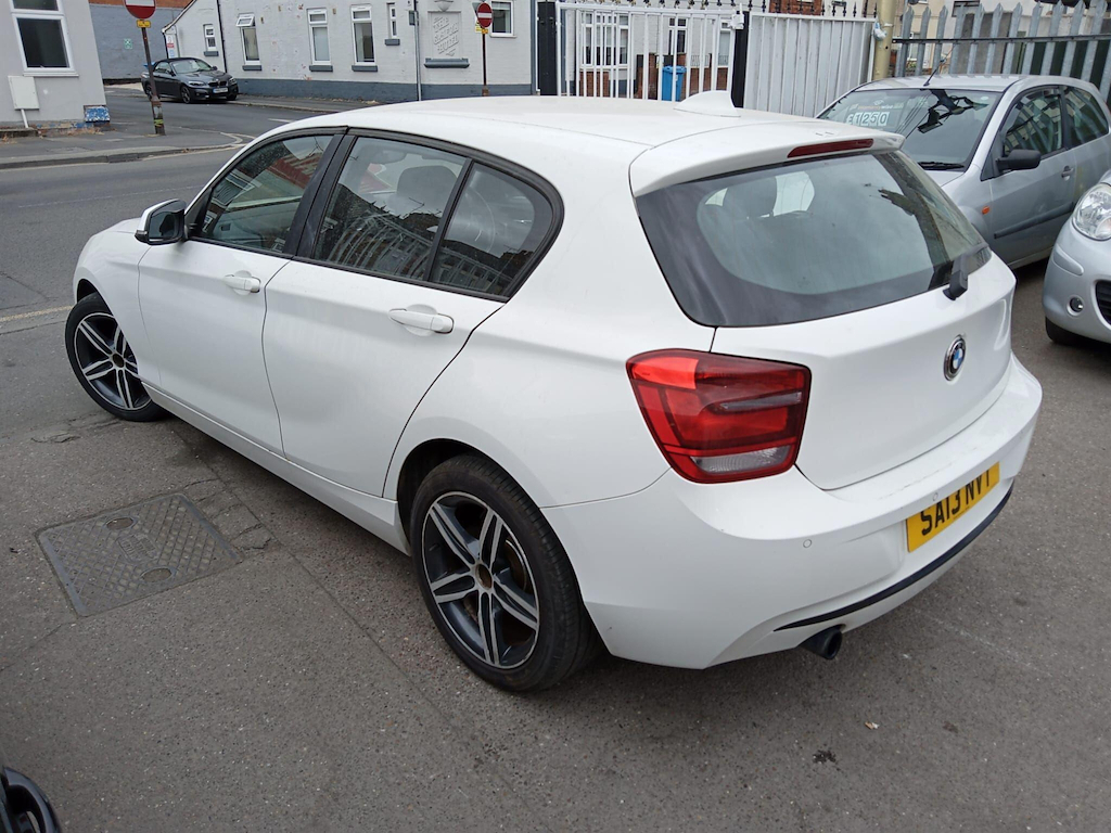 BMW 1 Series 2.0 116D Sport Hatchback 116 Ps White #3