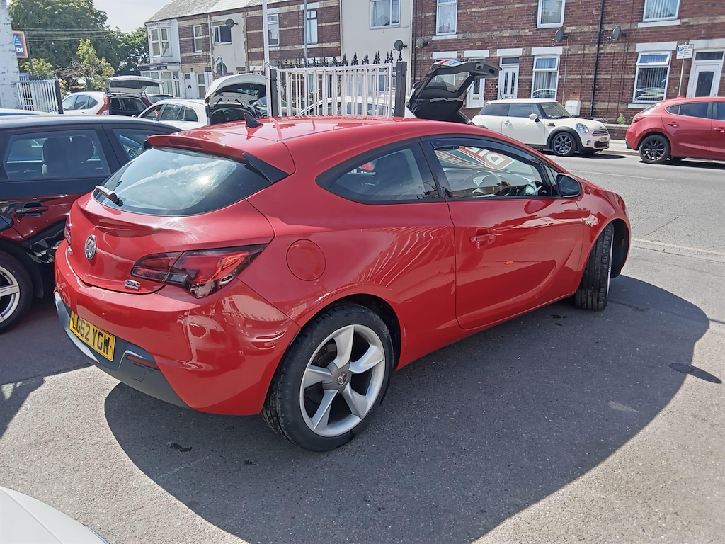 Vauxhall Astra GTC 1.7 Cdti Sport Euro 5 Ss Red #3