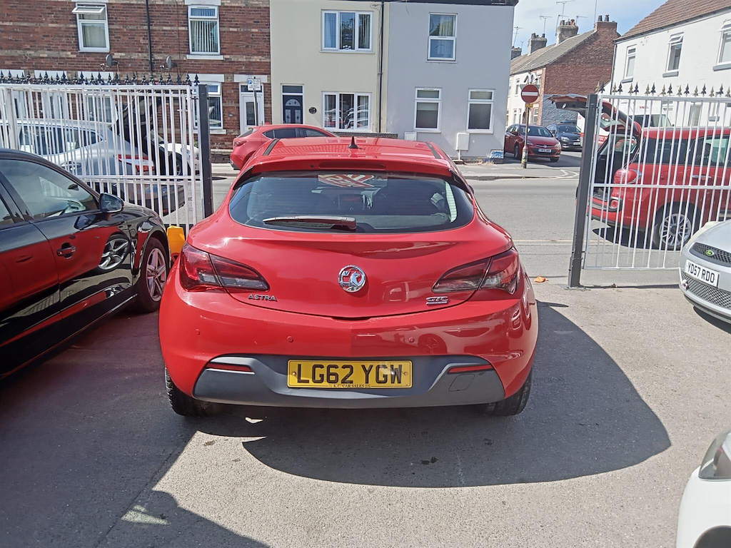 Vauxhall Astra GTC 1.7 Cdti Sport Euro 5 Ss Red #2