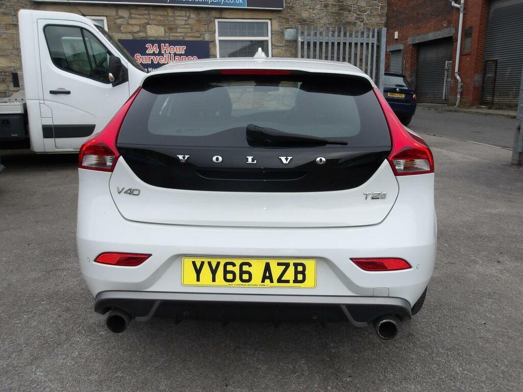 Volvo V40 2.0 T2 R-design Euro 6 Ss White #2