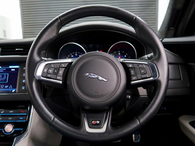 Jaguar XF 2.0 I4 163Ps Prestige Black #22