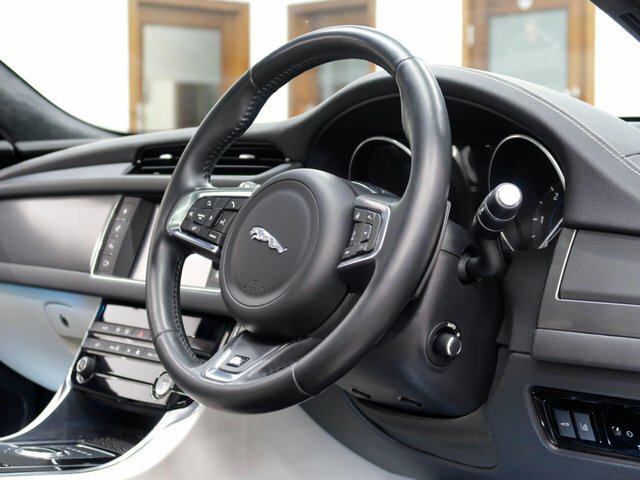 Jaguar XF V6 S Saloon Red