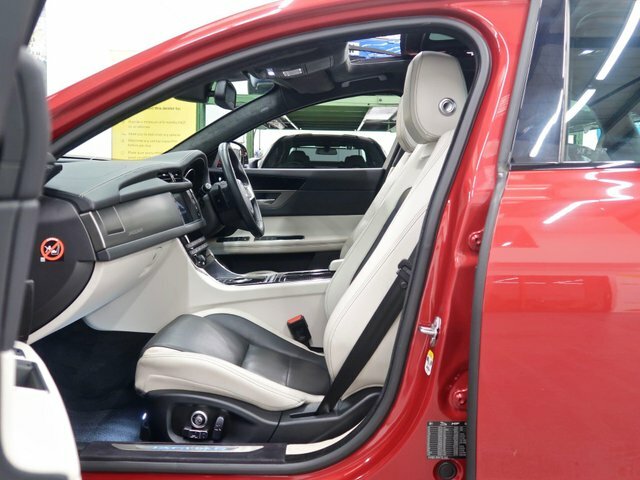 Jaguar XF 2.0 I4 163Ps Prestige Black #16