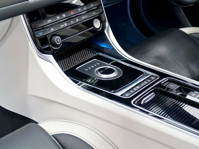 Jaguar XF 2.0 I4 163Ps Prestige Black #32