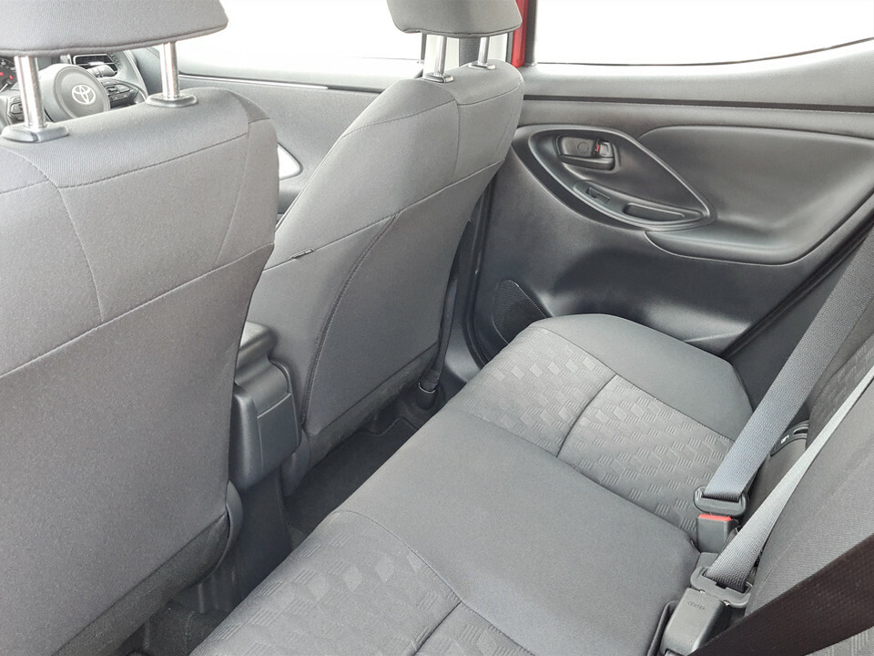 Toyota Yaris 1.5 Hybrid Design Cvt Hatchback White #24