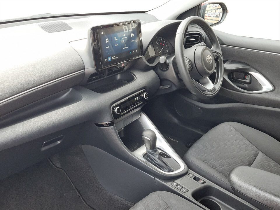 Toyota Yaris 1.5 Hybrid Design Cvt Hatchback White #23
