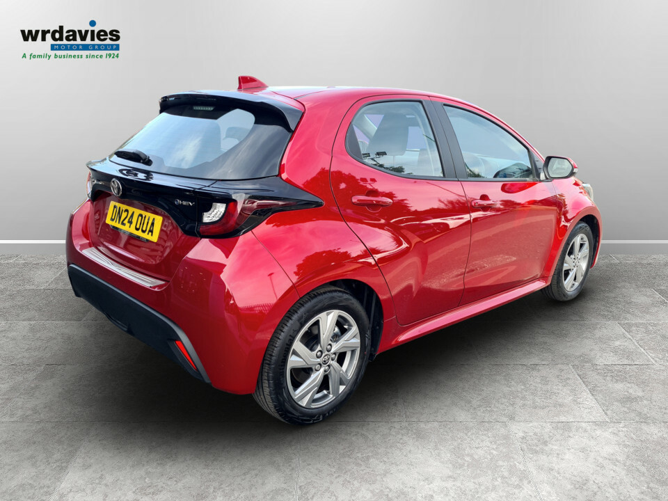 Toyota Yaris 1.5 Hybrid Design Cvt Hatchback White #8