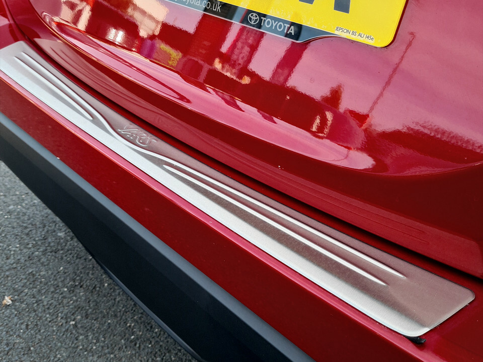 Toyota Yaris 1.5 Hybrid Design Cvt Hatchback White #18