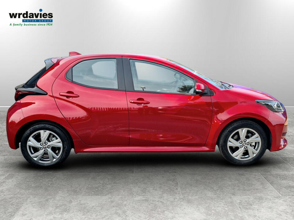 Toyota Yaris 1.5 Hybrid Design Cvt Hatchback White #9