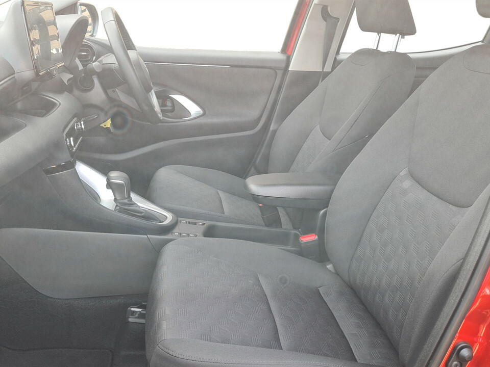 Toyota Yaris 1.5 Hybrid Design Cvt Hatchback White #33