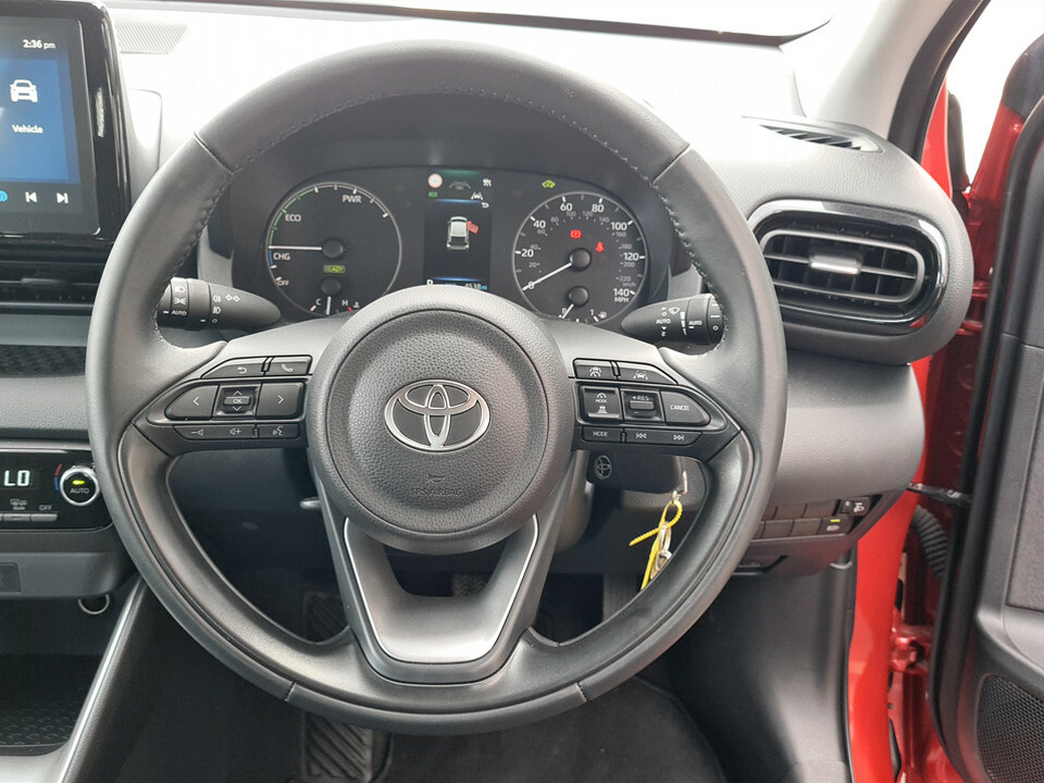 Toyota Yaris 1.5 Hybrid Design Cvt Hatchback White #26