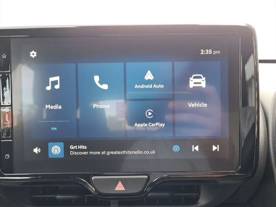 Toyota Yaris 1.5 Hybrid Design Cvt Hatchback White #21