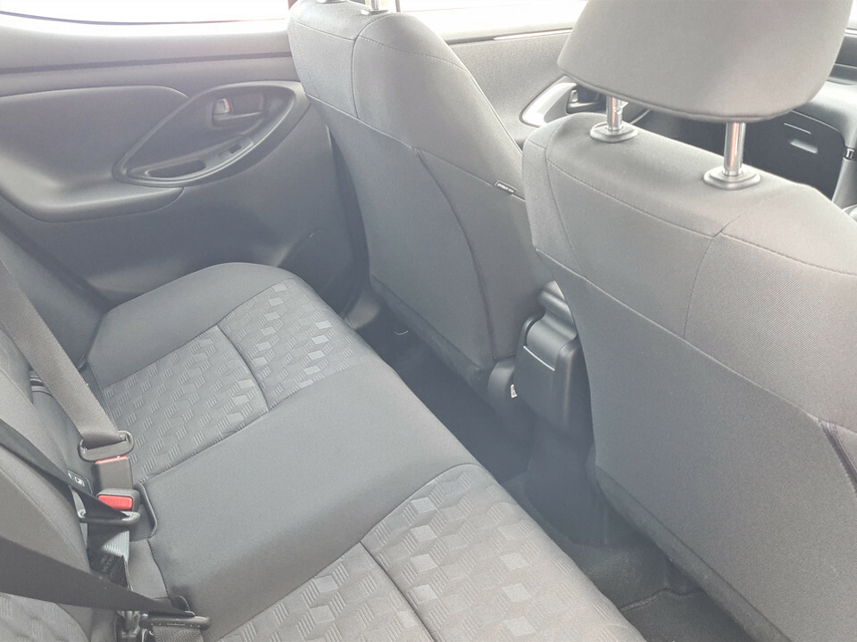 Toyota Yaris 1.5 Hybrid Design Cvt Hatchback White #25