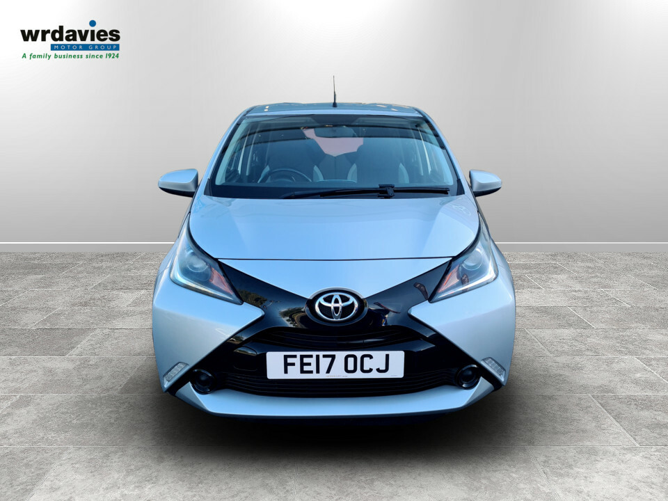 Toyota Aygo 1.0 Vvt-i X-play Silver #2