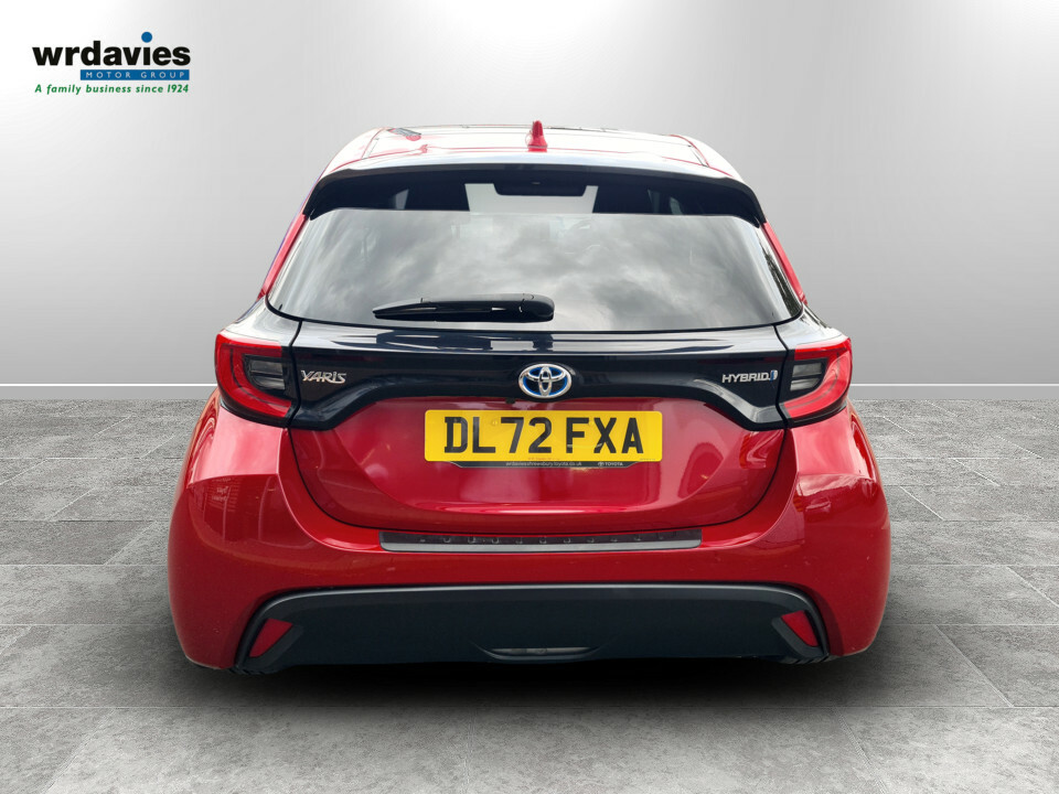 Toyota Yaris 1.5 Hybrid Design Cvt #6