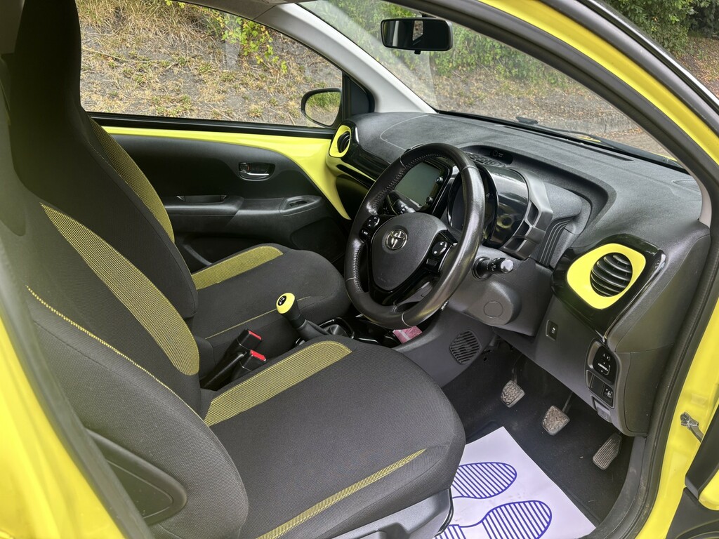 Toyota Aygo 1.0 Vvt-i X-cite 3 Yellow Bi-tone Yellow #6