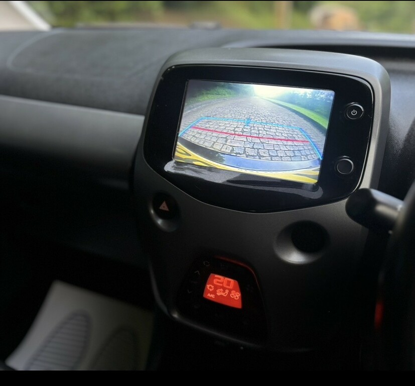 Toyota Aygo 1.0 Vvt-i X-cite 3 Yellow Bi-tone Yellow #4