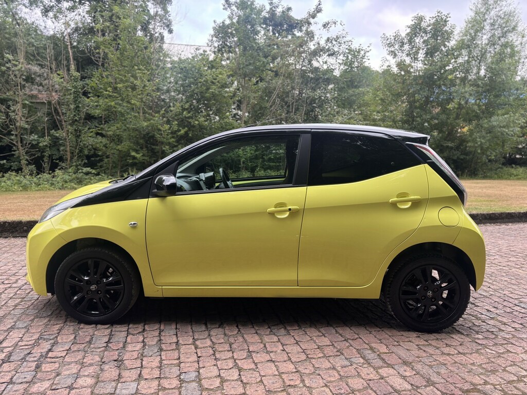 Toyota Aygo 1.0 Vvt-i X-cite 3 Yellow Bi-tone Yellow