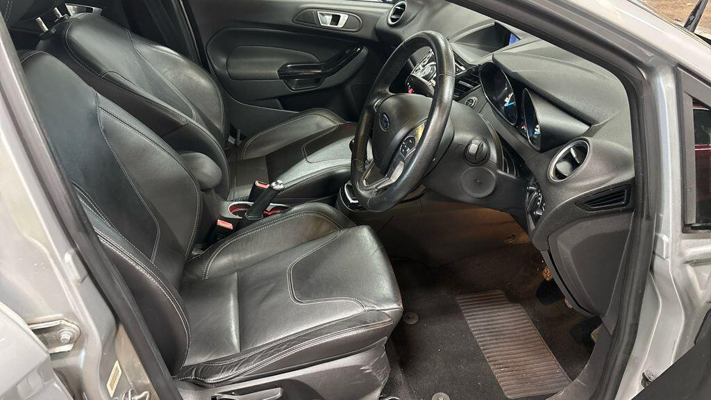 Ford Fiesta 1.0 Ecoboost Hybrid Mhev 125 Titanium #9