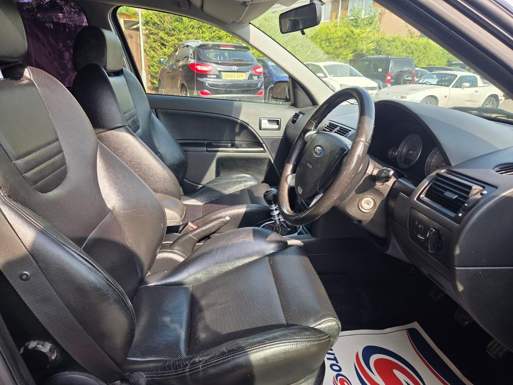 Ford Mondeo Ghia X 16V 5-Door Red #14