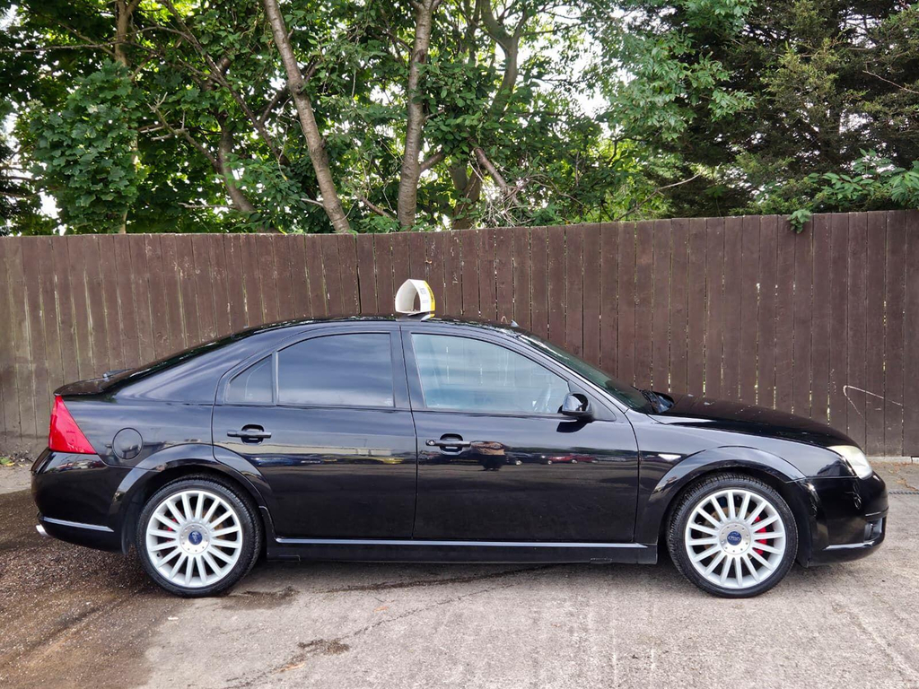 Ford Mondeo Ghia X 16V 5-Door Red #7