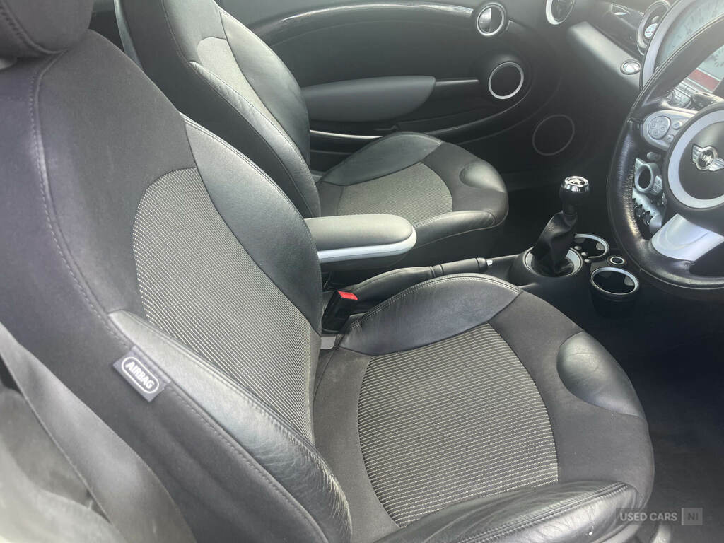Mini Hatch 1.6 Cooper D White #6
