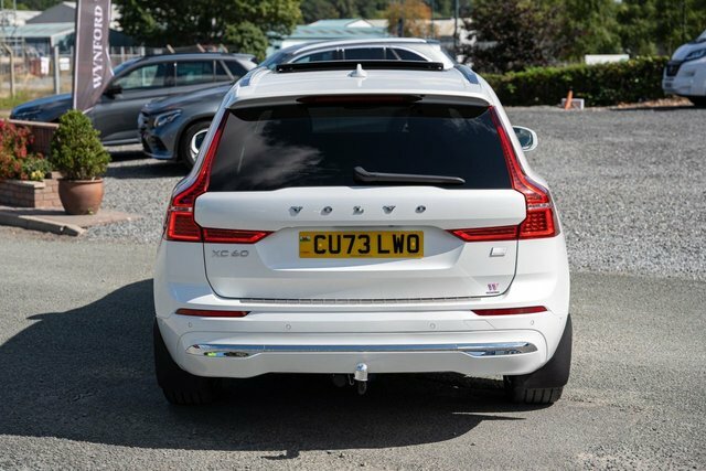 Volvo XC60 2.0H T8 Recharge 18.8Kwh Ultimate Bright Edition S White #4