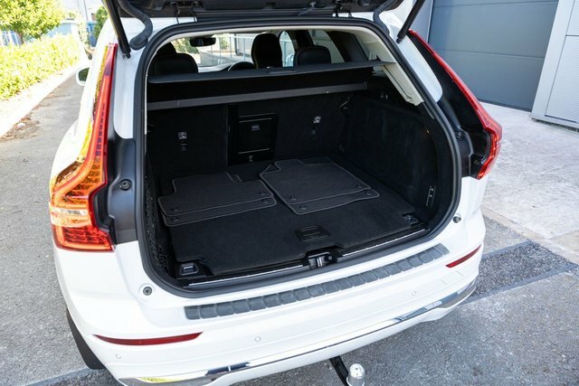Volvo XC60 T6 Awd Plug-in Hybrid Black Edition Plus Black #19