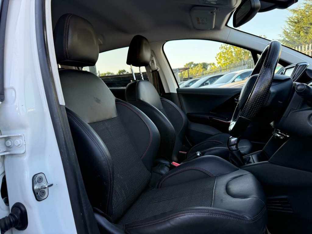 Peugeot 208 1.2L Gt Line White #4