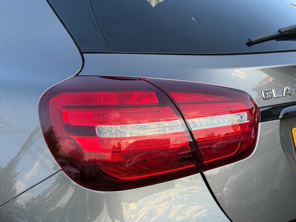Mercedes-Benz GLA Class 1.6 Gla180 Urban Edition Suv Eur Red #25