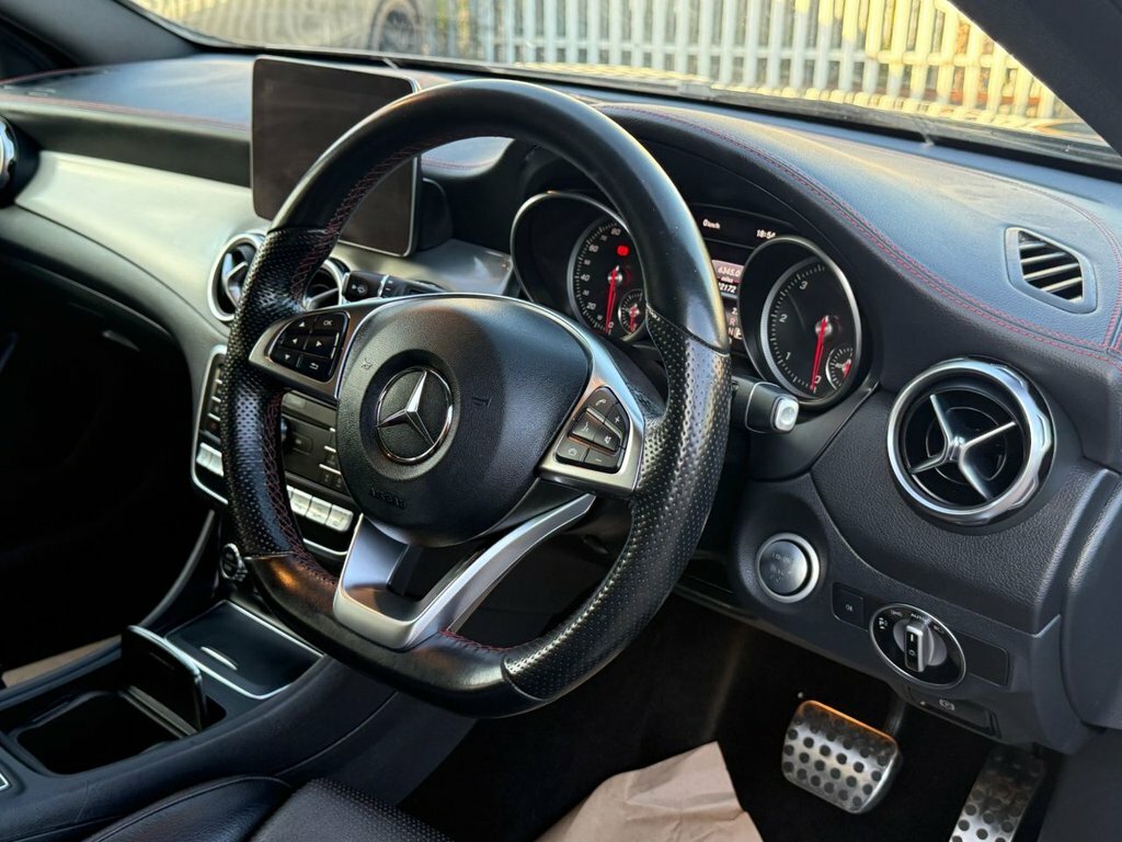 Mercedes-Benz GLA Class 1.6 Gla180 Urban Edition Suv Eur Red #4