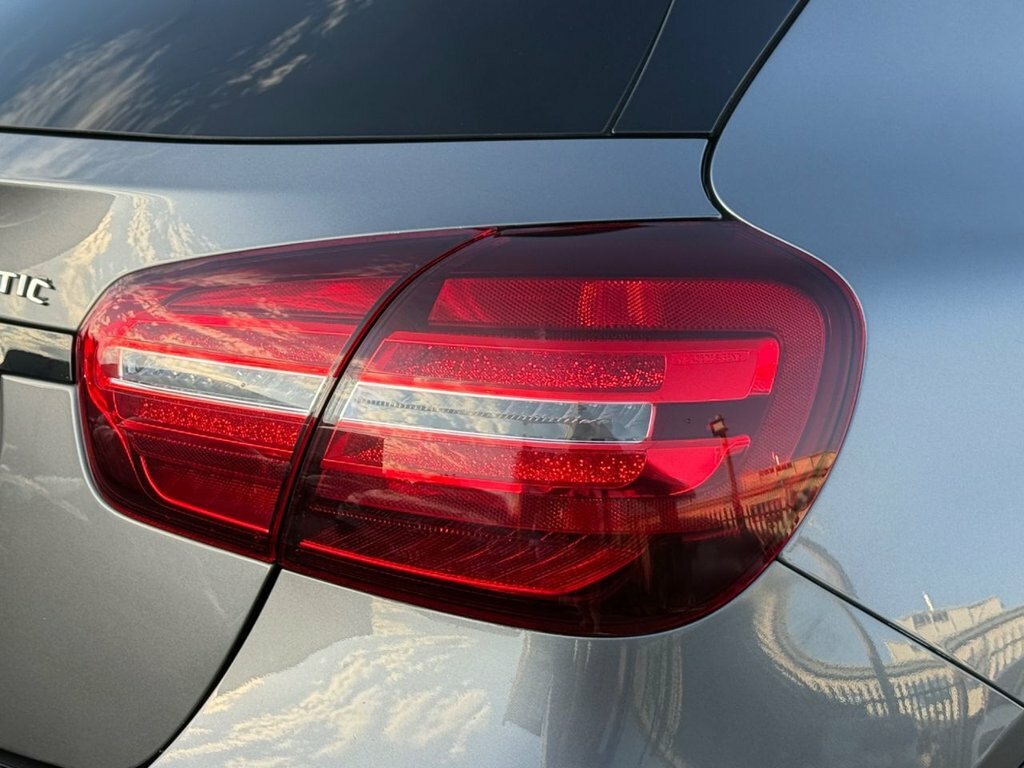 Mercedes-Benz GLA Class 1.6 Gla180 Urban Edition Suv Eur Red #26