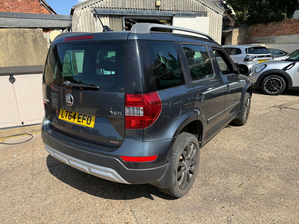 Skoda Yeti Black Edition Tdi Cr White #7