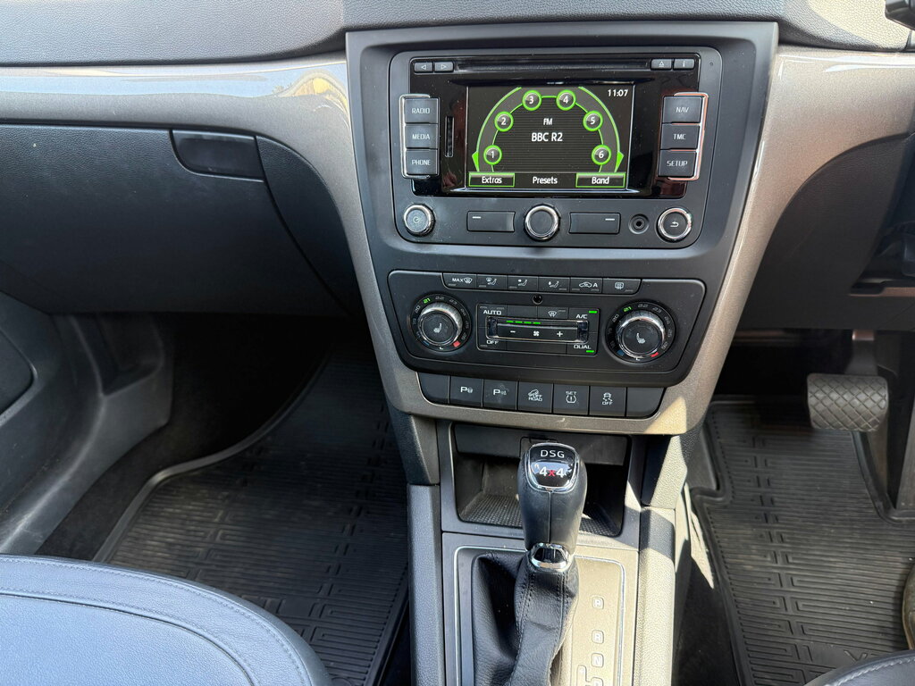 Skoda Yeti Black Edition Tdi Cr White #14