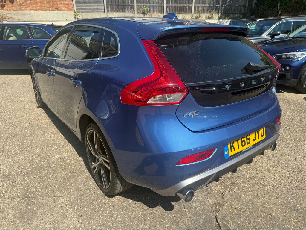 Volvo V40 2.0 T5 R-design Pro Hatchback Euro Blue #2