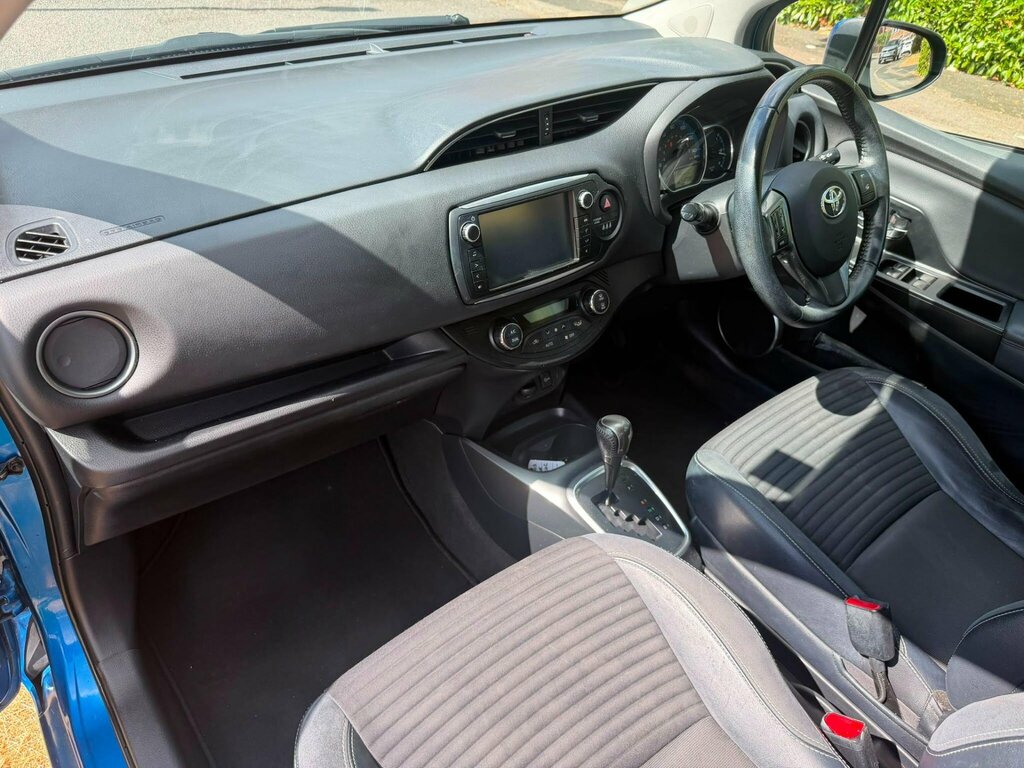 Toyota Yaris 1.5 Vvt-h Excel E Cvt Silver #23